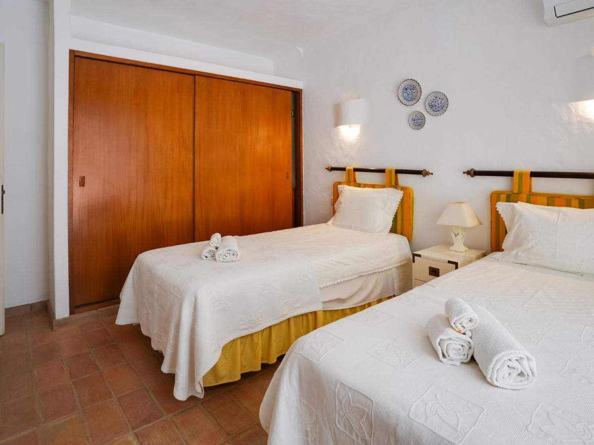 Roofed Villa In Albufeira With Private Swimming Pool Olhos de Agua  Chambre photo